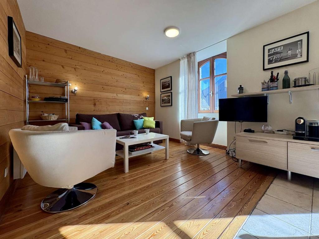 Appartement rénové 3 pièces, proche gare et remontées mécaniques - 1