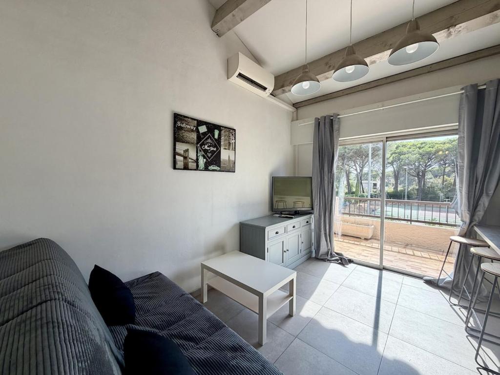 Studio avec mezzanine, climatisé, accès privé golf - 4