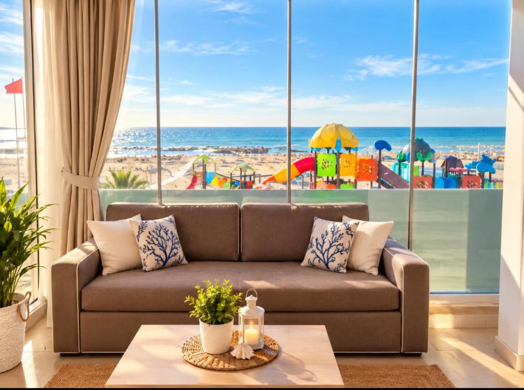 Ampio monolocale con terrazza fronte mare 104 - 1