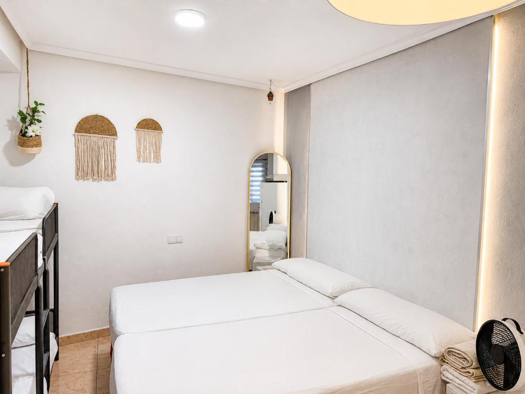 Roomin Hostel - 3
