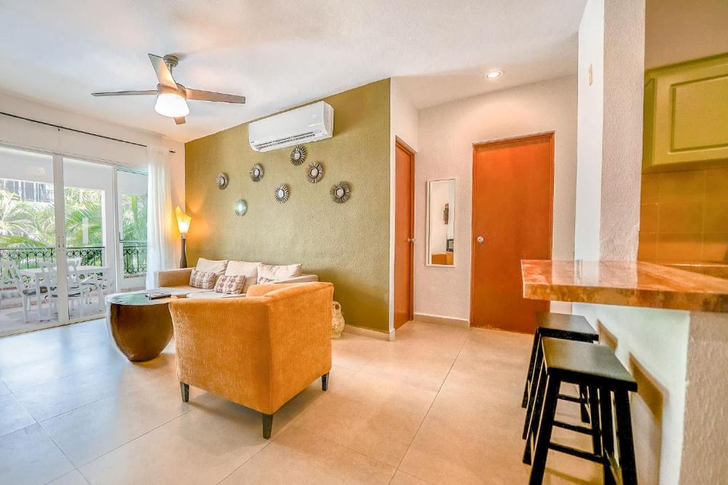 Heart of Centro 2BR - Gaviotas 211 with Pool & Balcony - 4