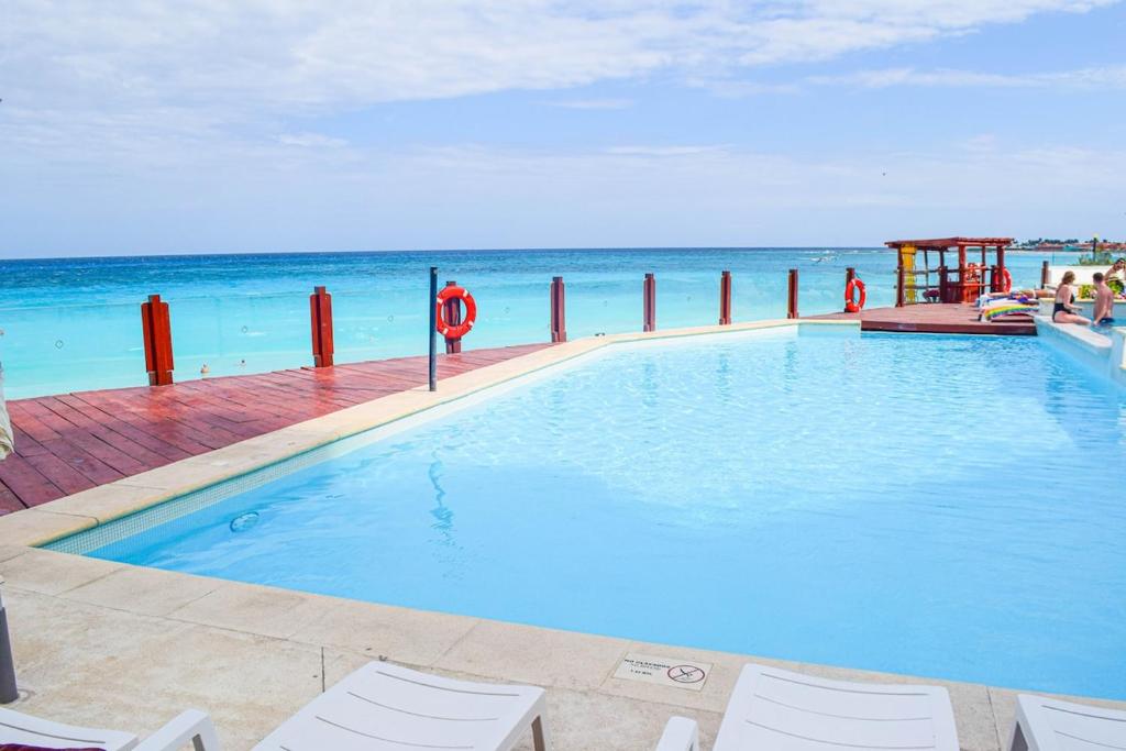 Beachfront studio 3, Amazing Caribbean views - 4