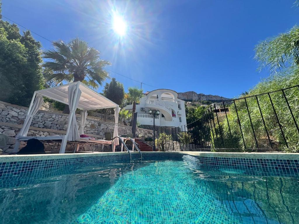 Villa with private swimming pool - 1