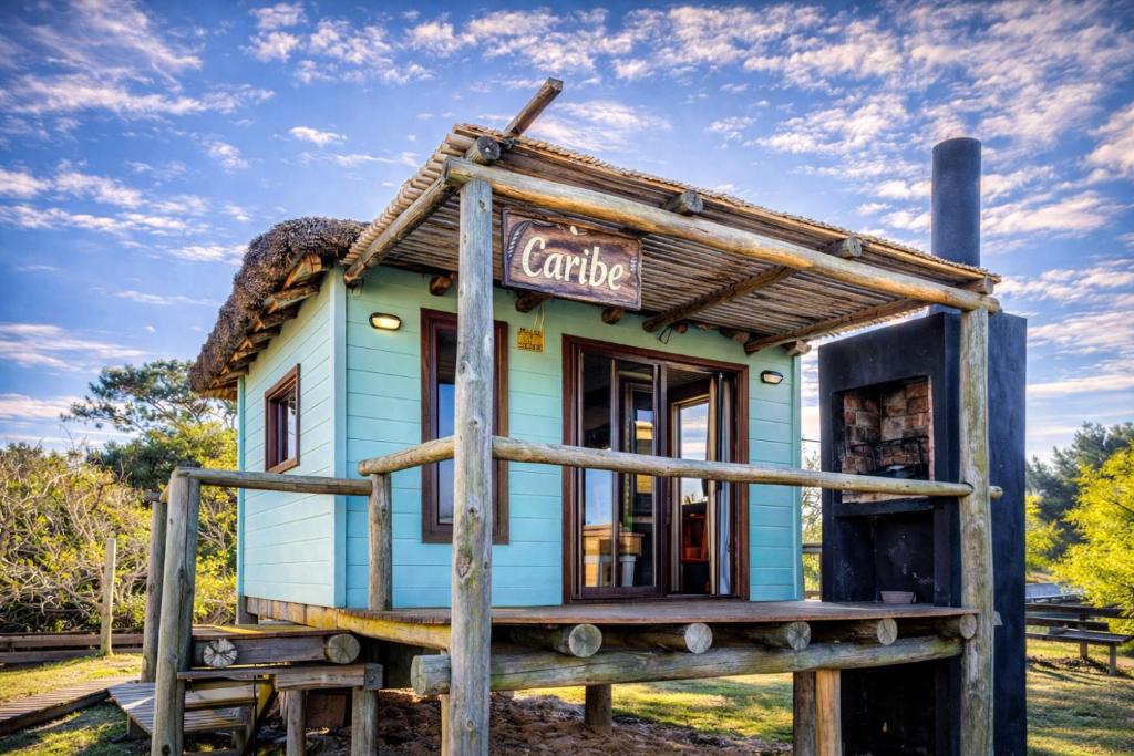 Cabaña Caribe Diseño único, piscina climatizada, parrillero y a 300 m de la playa Punta del Diablo - 1