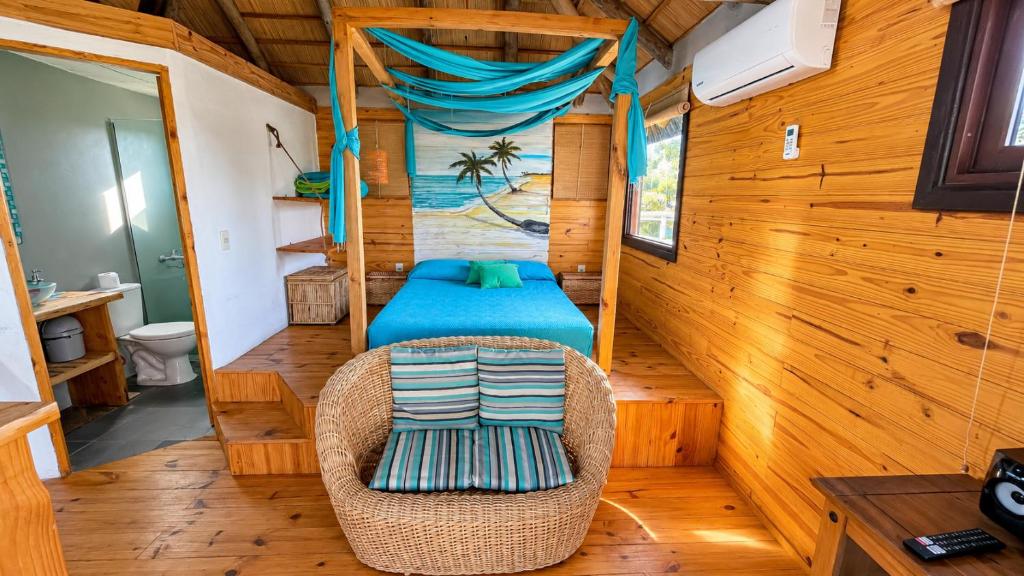 Cabaña Caribe Diseño único, piscina climatizada, parrillero y a 300 m de la playa Punta del Diablo - 2