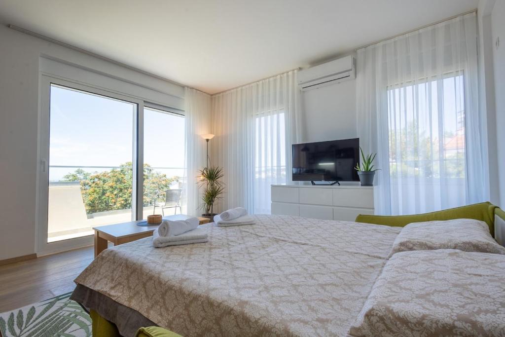 Monika's Seaview Apartment 2 - 1