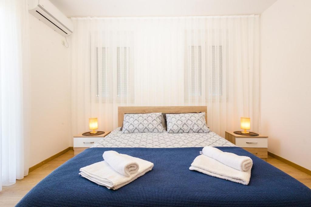 Monika's Seaview Apartment 2 - 3