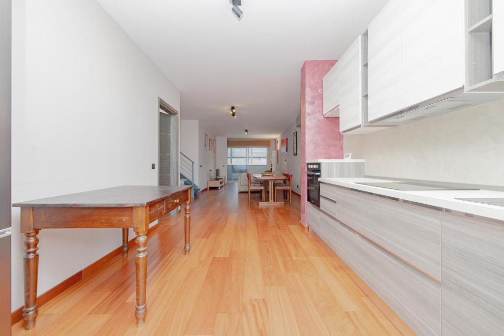 Spacious 180 Luxury Milan Apartment with 3 Bedrooms, 3 Baths & Jacuzzi Bocconi Campus - 5