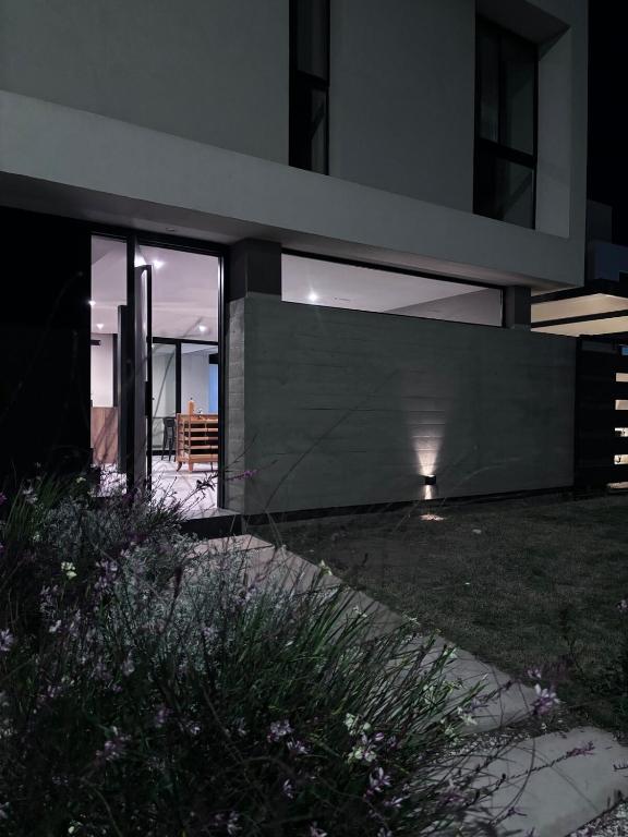 Hermoso Dúplex Premium Lejos del Ruido Cerca de todo - Con Pileta y Cochera Privada - 2
