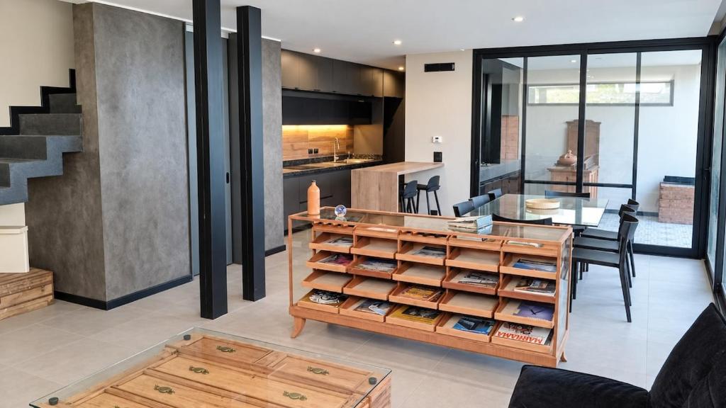 Hermoso Dúplex Premium Lejos del Ruido Cerca de todo - Con Pileta y Cochera Privada - 3
