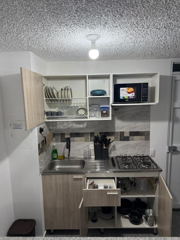 APARTAMENTO CON PISCINA y AIRE ACONDICIONADO EN RICAURTE - 5