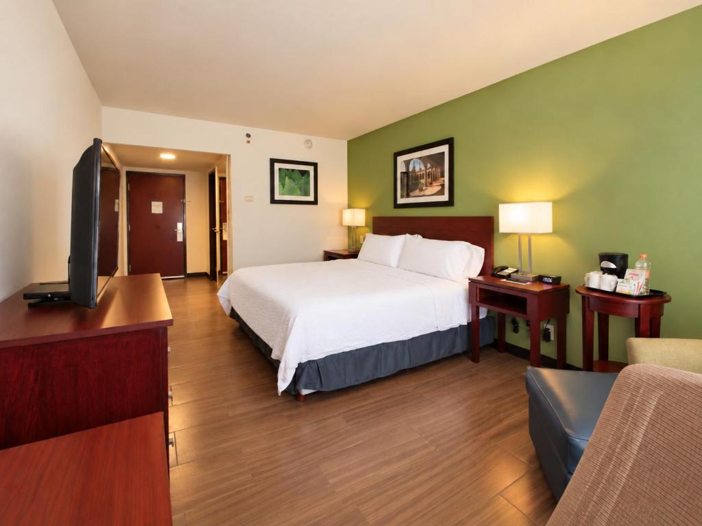 Holiday Inn Express Guadalajara Aeropuerto by IHG - 1