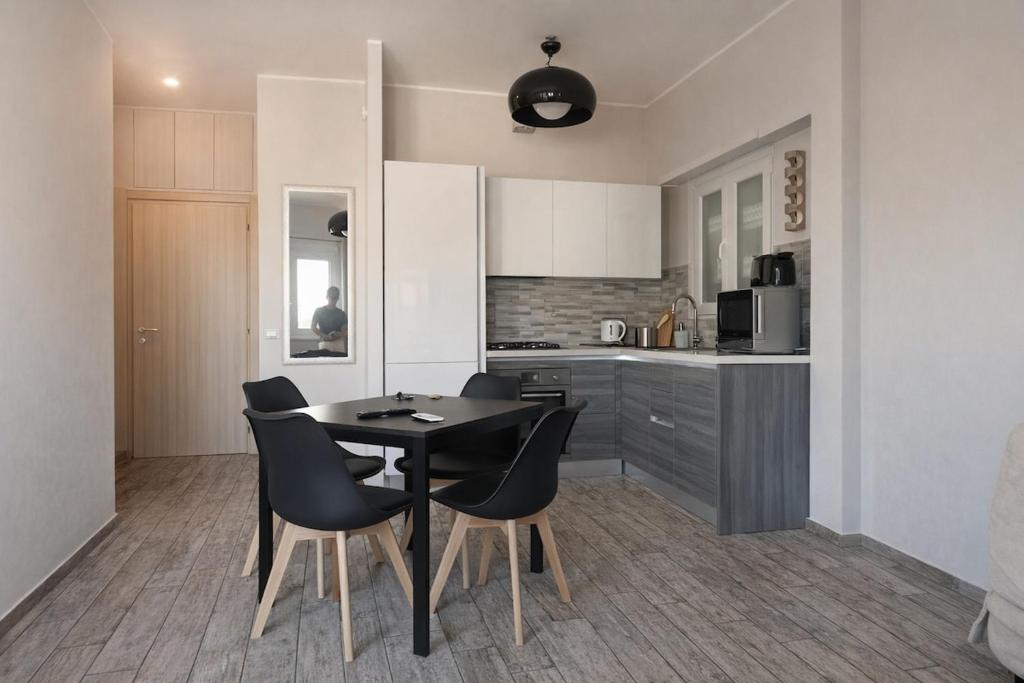 Chic Rome Apartment Near Metro B & Colosseum - 2