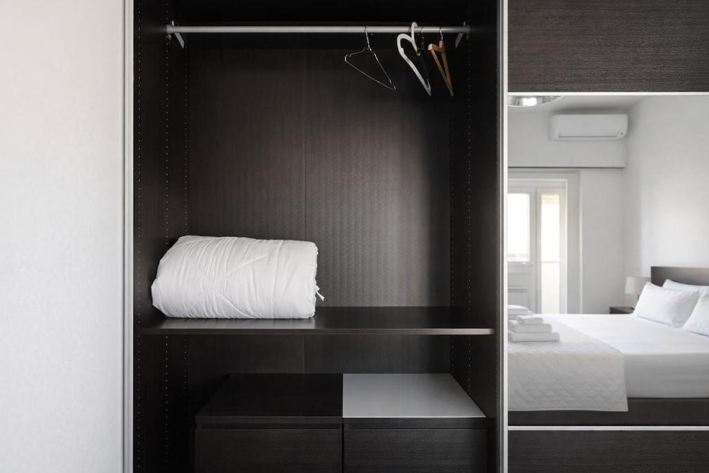 Chic Rome Apartment Near Metro B & Colosseum - 4