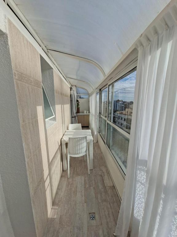 Exclusivo Semipiso con Balcón Techado y Gran Vista a metros del Hospital Italiano - 4