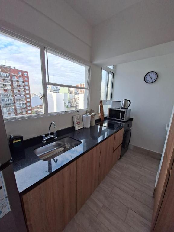 Exclusivo Semipiso con Balcón Techado y Gran Vista a metros del Hospital Italiano - 2