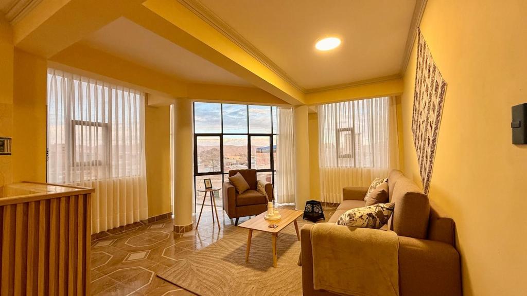 Centrally located with 2 queen bedrooms cozy and comfortable - 1