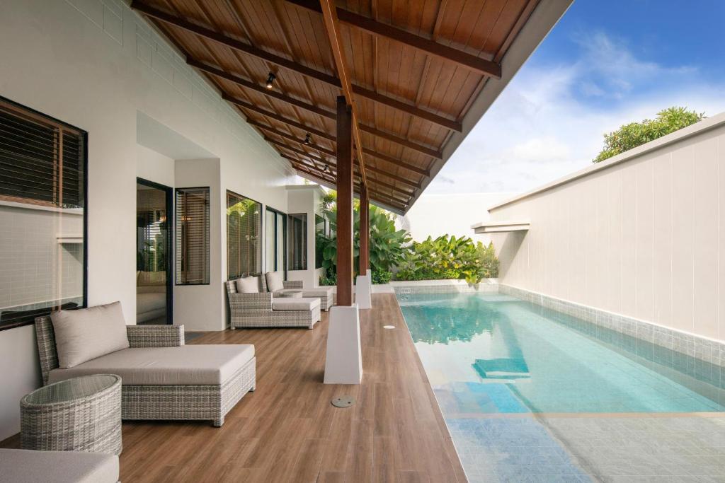 Swimming pool, Lalynn Resort & Villas in Phuket