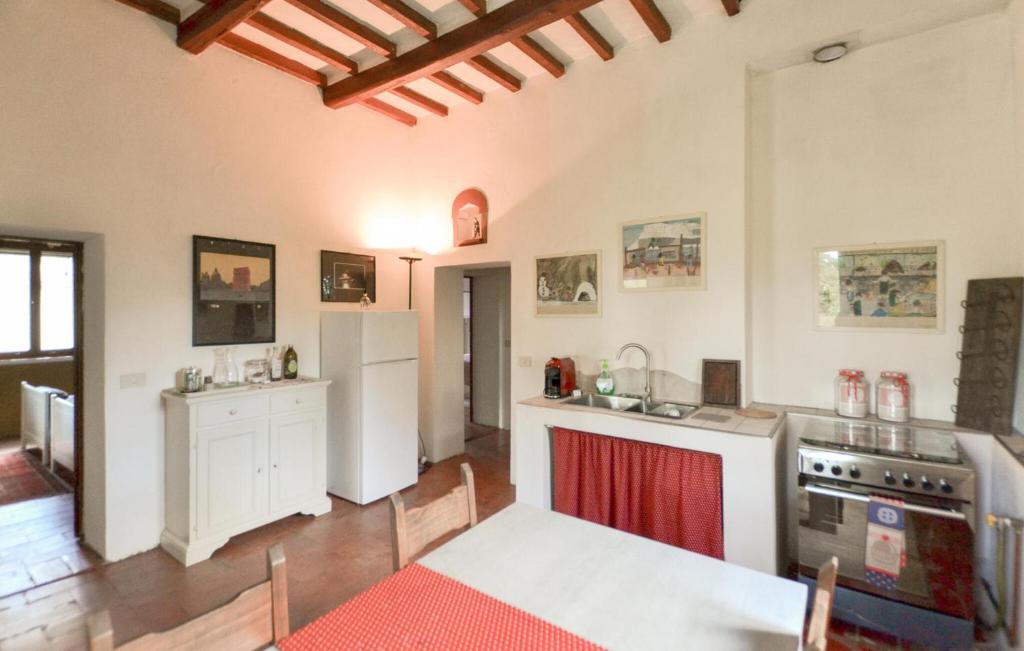 Gorgeous Apartment In Arezzo With Wifi - 3