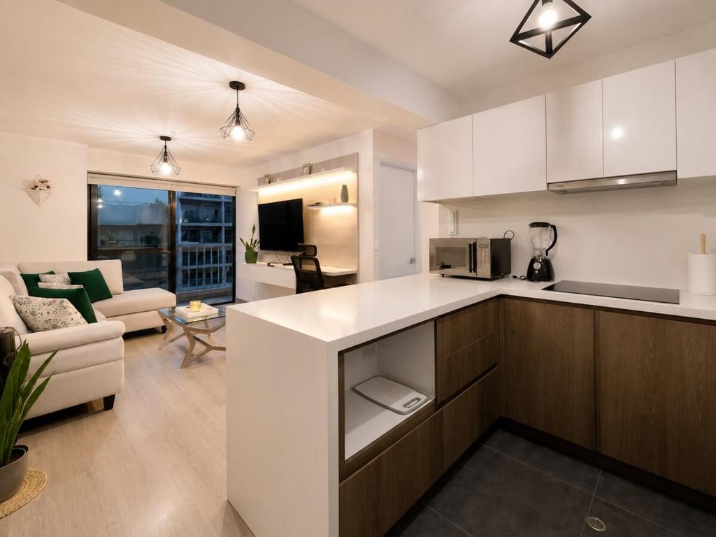 Executive Apartment - King Bed - Workspace & AC - 5