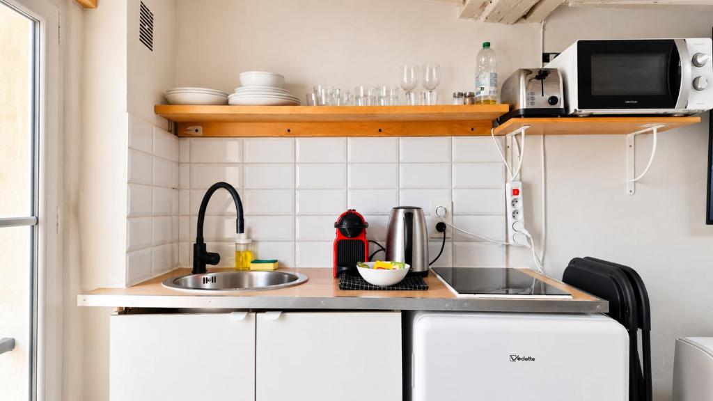 Saint-Germain Studio Apartment Near Notre-Dame - 2