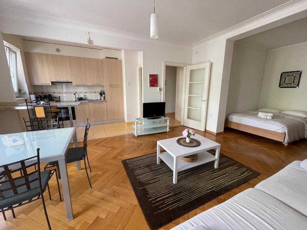 Apartment with balcony-6 minutes from the railway - 2