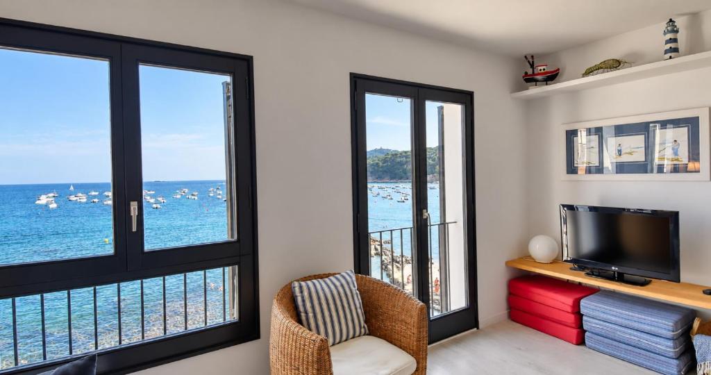 Exclusive front line apartment - 3