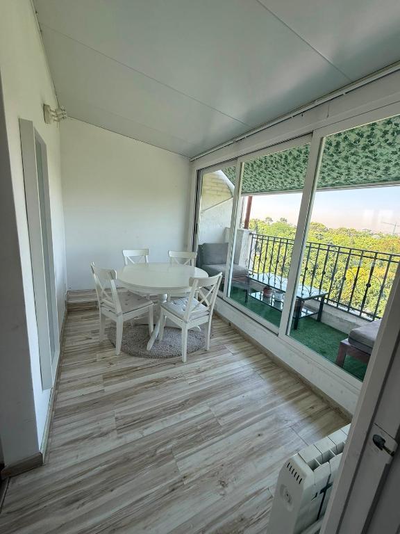 Apartamentos TravelStay Buen Retiro - 1