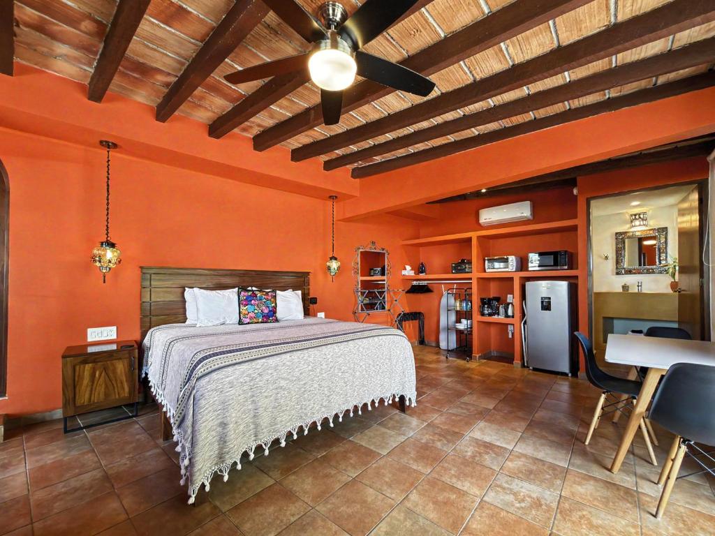 Jonathan's Lugar Cozy Studio, Artisan Tiles, Heated Pool, Walk to Malecón - 2