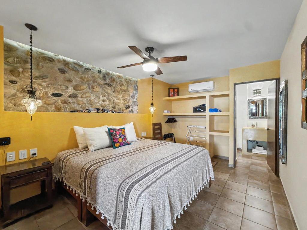 Las Brisas Main-Level 3BR, Private Terrace, Heated Pool, Walk to Malecón - 4