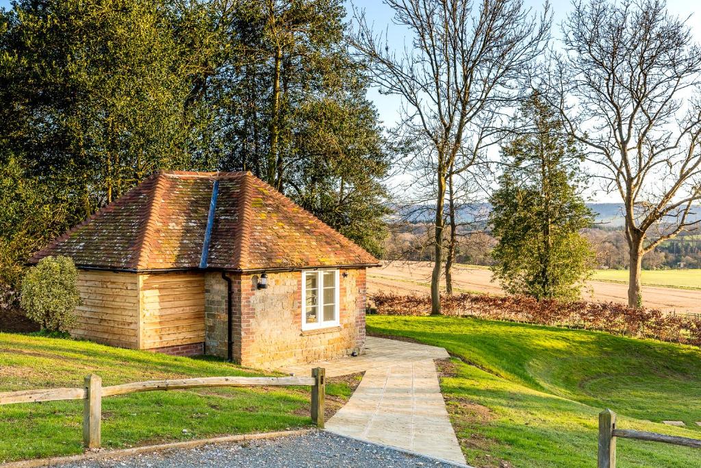 Cowdray Lodge photo