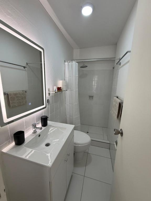 Depa entero 02 habitaciones excelente ubicación - 2