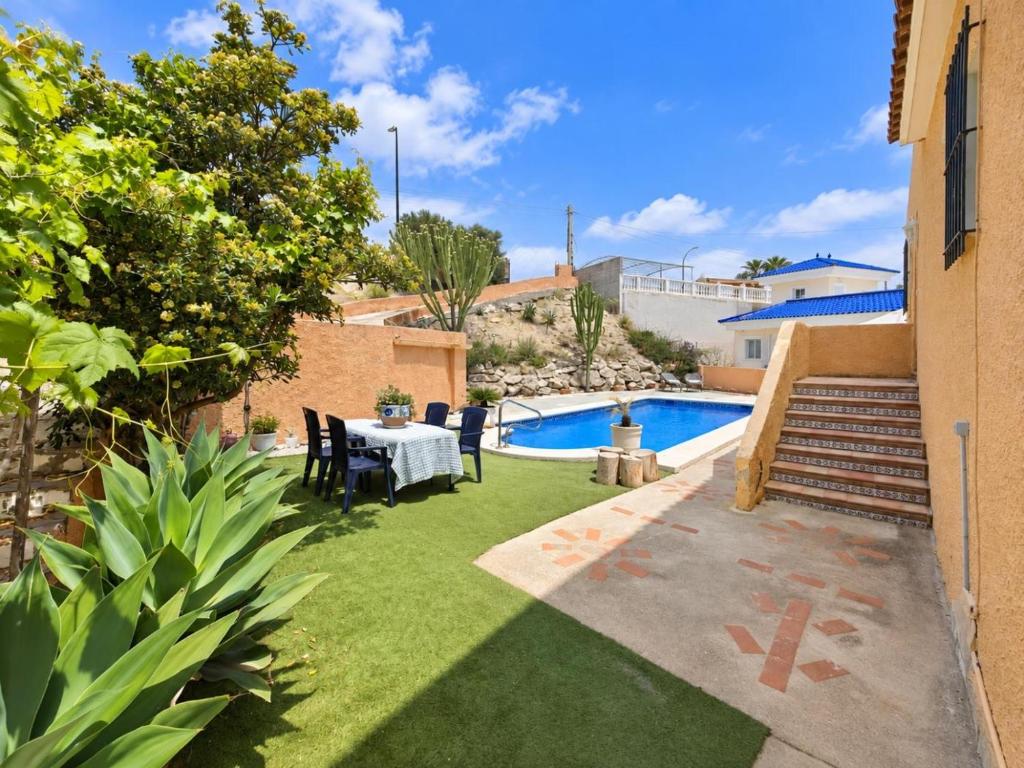 Casa de Playa con Piscina Estilo Rústico - 2