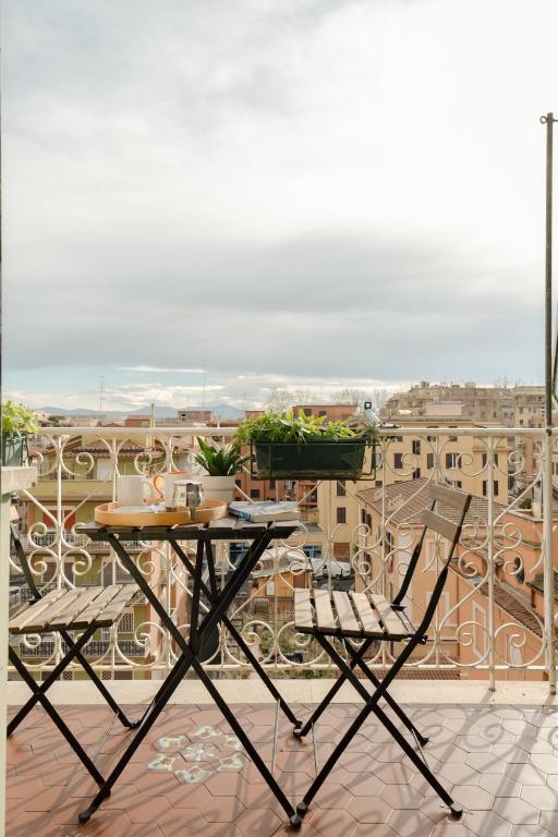Bright 2BR with balcony, Caffarella, Furio Camillo, Tuscolana Station - 3