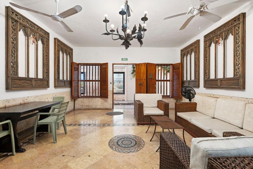 Luxury 5 Bedroom Old Town House - 1