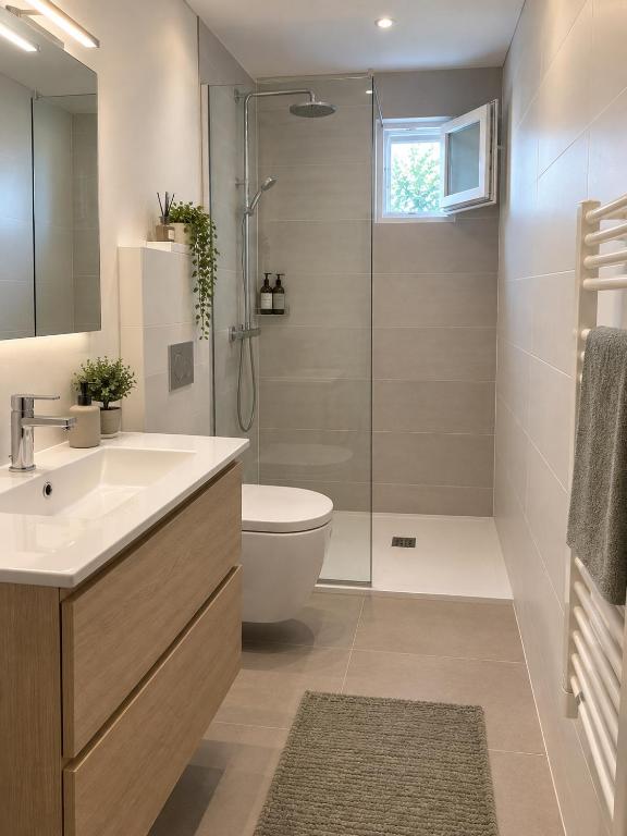 La Ciotat les Pieds dans l Eau logement cosy renove a 150 m de la plage - 4