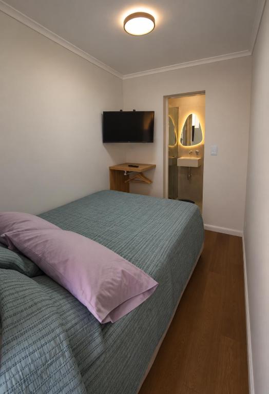 Miraflores near Kennedy Park 1BR with Home Office - 2