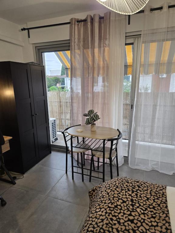 StudioG-4 Elegant Balcon Clim Parking Univ OncoPol - 3