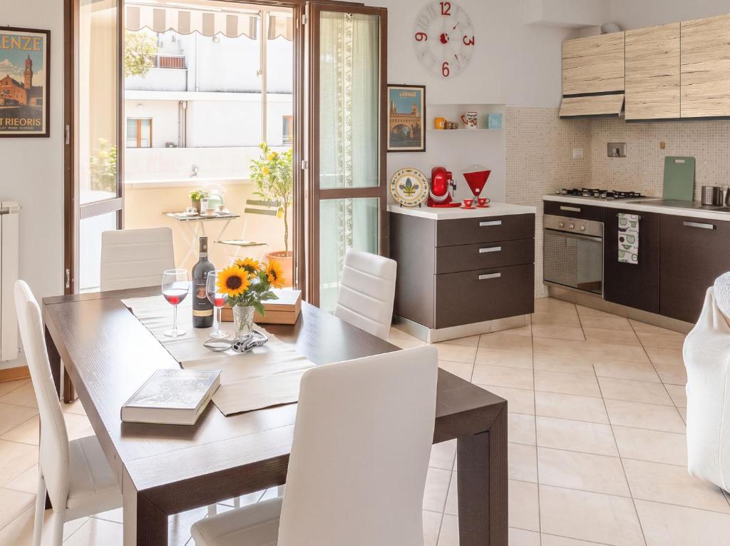 Florence Opera House Area - Free Private Parking! - Balcony - 2 Bedrooms 2 Bathrooms - 3