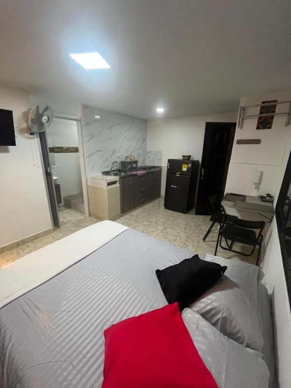 Modern Studio in Robledo Wi-Fi and Kitchen - 3