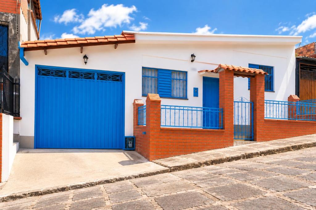 Casa amplia en San Gil de 250 m2 patio privado garaje - 1
