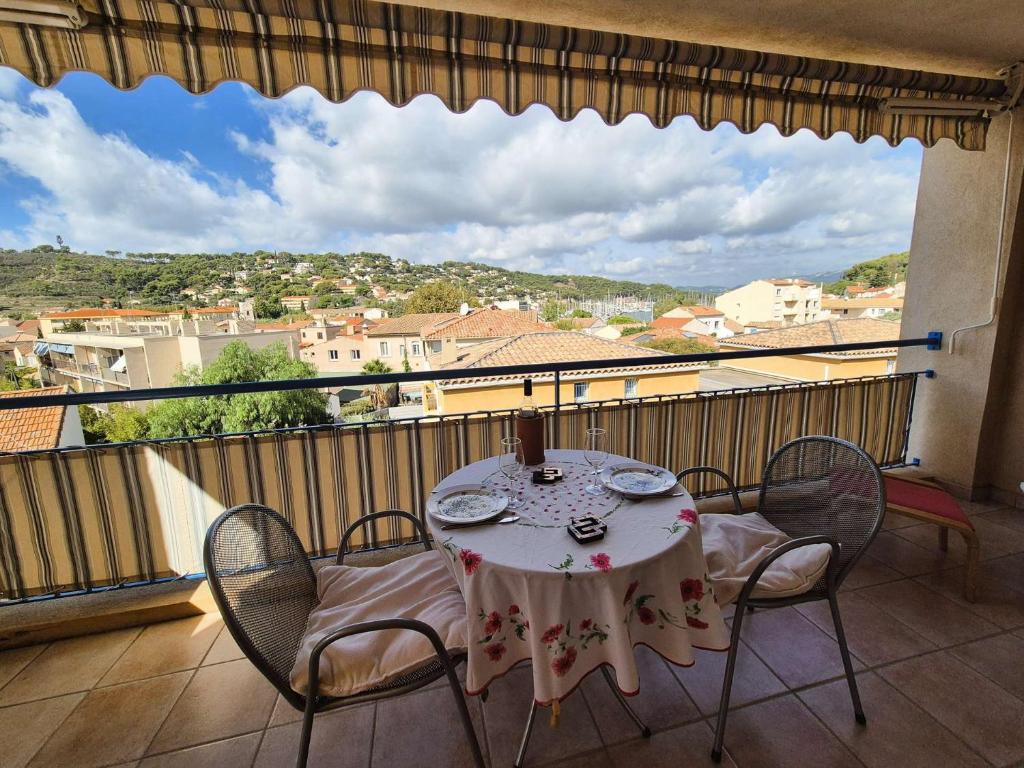 3 chambres, au coeur du village de Saint Mandrier - 2