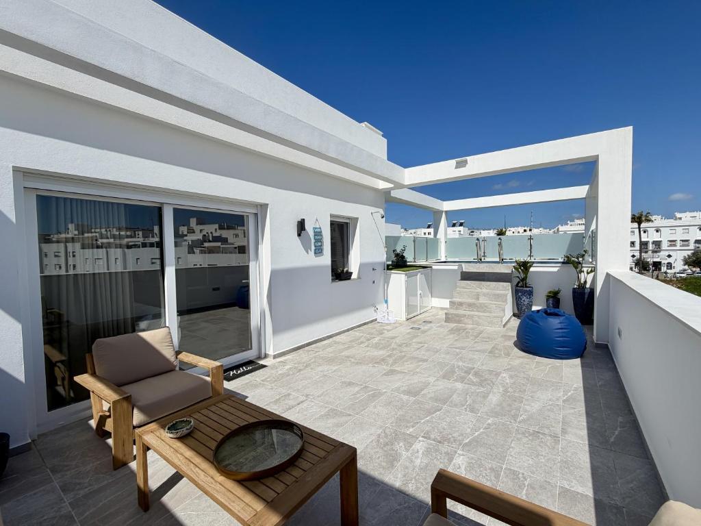 Atico Suite Vejer con piscina privada climatizada - 1