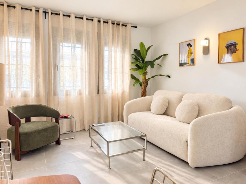 Vista Alegre Stays by Charming - Apartamentos Renovados con Terraza Privada - 2