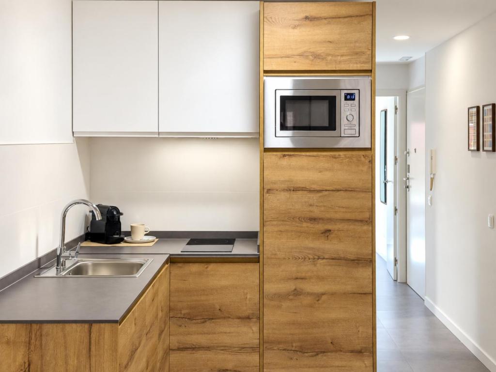 Vista Alegre Stays by Charming - Apartamentos Renovados con Terraza Privada - 5