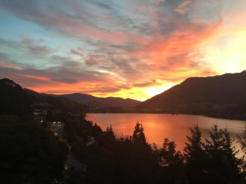 Queenstown Breakfast at Tiffanys Additional
