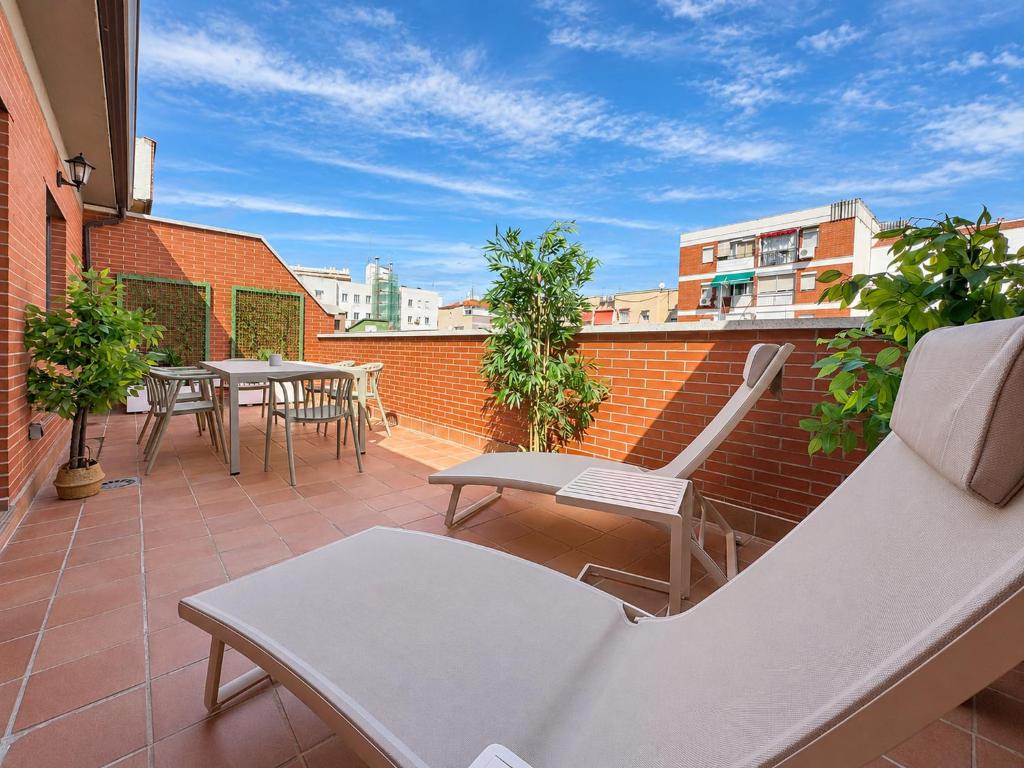 Vista Alegre Stays by Charming - Apartamentos Renovados con Terraza Privada - 4