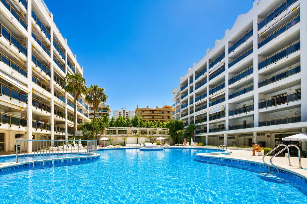 Apartamentos ROYAL Salou - 1