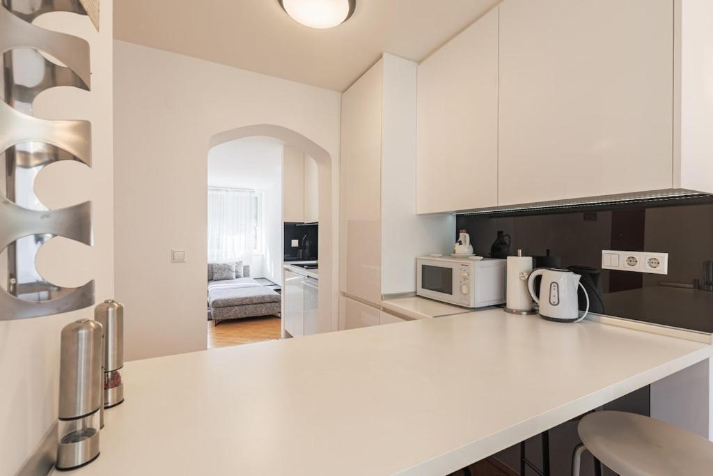 Modern & Spacious 2BR Duplex Apartment in Old Town - 4