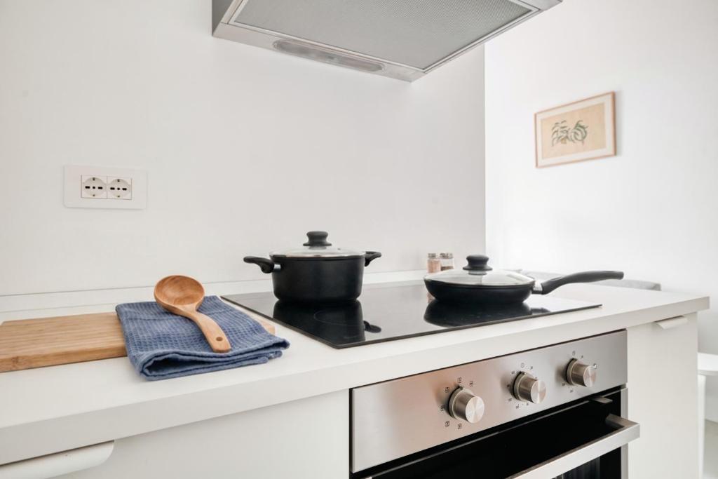 Hostmate- Milano-Minimal Nest - 2